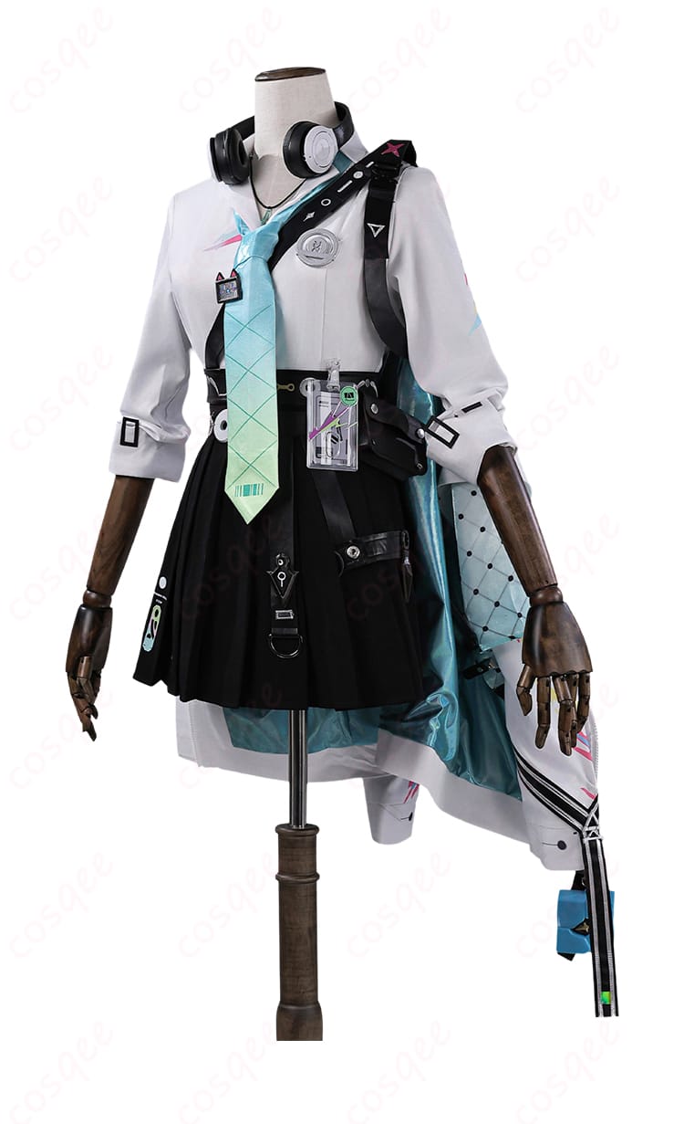 リンネー学園風制服コスプレの側面シルエットとサスペンダーの見え方