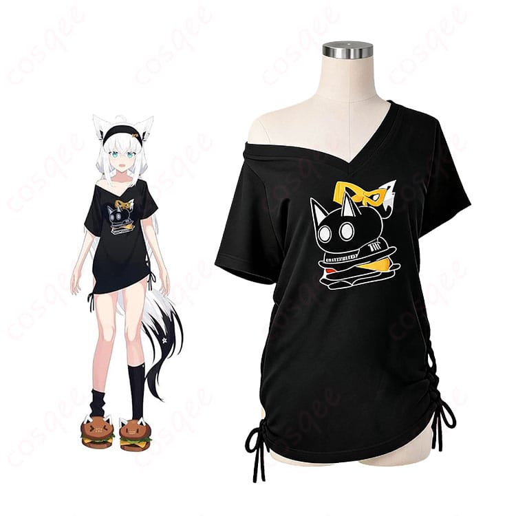 ホロライブプロダクション・白上フブキの部屋着Tシャツコスプレ衣装を着用した人物イメージ