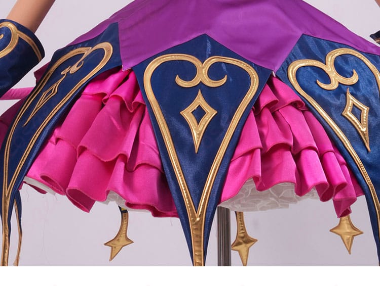 悪魔風ステージ衣装のスカート裾に施された装飾ディテール