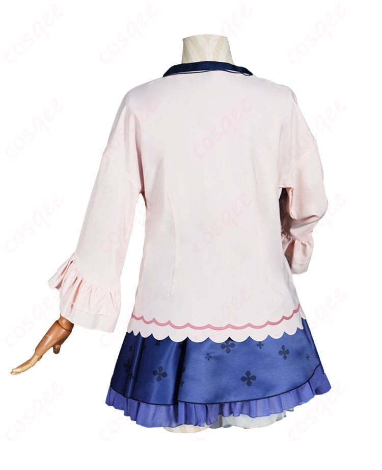 飛鳥湊 私服Ver.コスプレ衣装の背面全体、カーディガンとスカートの後ろ姿