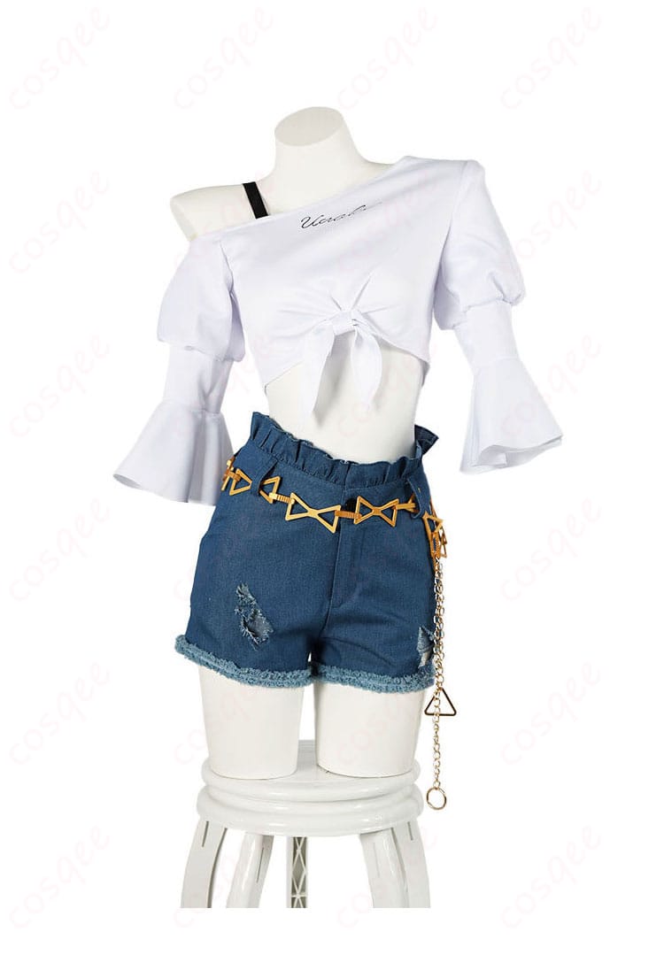 トーセンジョーダン私服Ver.コスプレ衣装の正面デザイン、トップスとショートパンツの全体像
