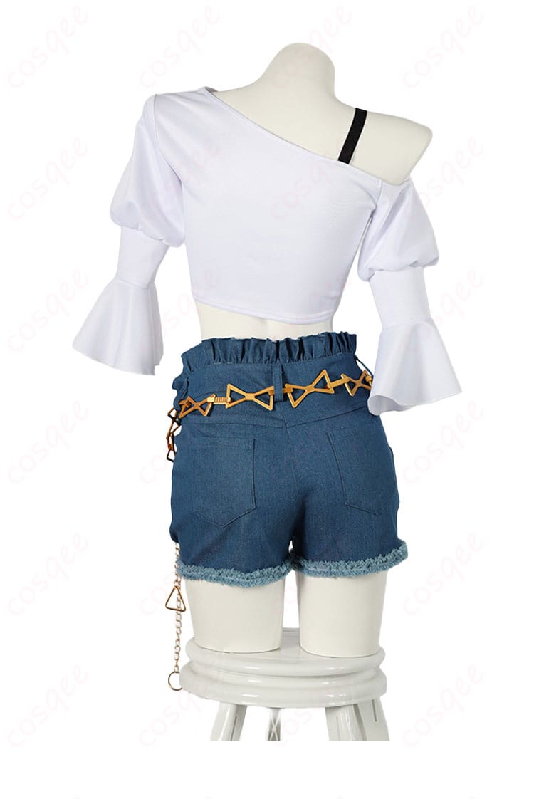 トーセンジョーダン私服Ver.コスプレ衣装の背面デザイン、トップスとショートパンツの後ろ姿