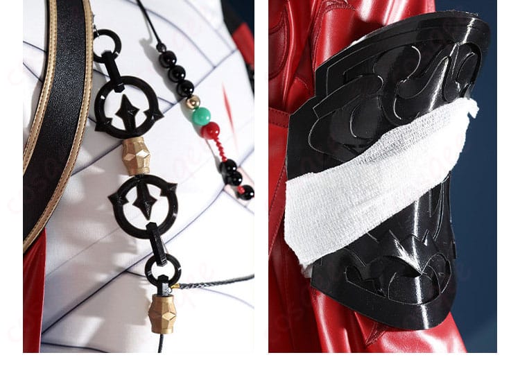 刃コスプレ衣装に付属するチェーン飾りと上腕アーマーの細部