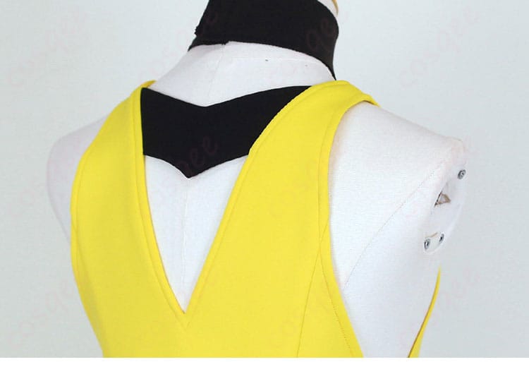 カミツレ登場時コスプレ衣装の背面肩周りのデザイン