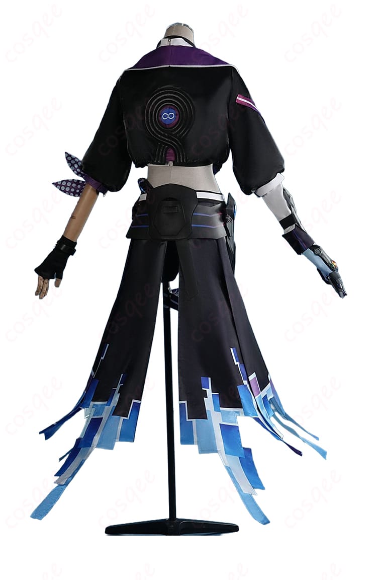銀狼LV.999コスプレ衣装の背面シルエットと尻尾