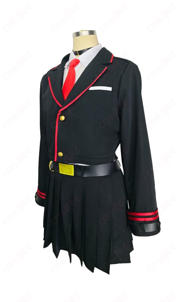五十嵐ショウコ 制服風コスプレ衣装の右側シルエット