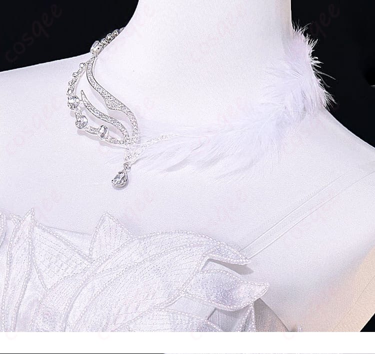 「心に残る羽の痕」ネックレスと首元装飾のディテール
