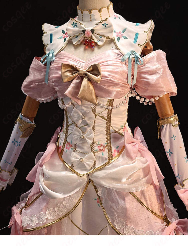 野いちごコスプレ衣装の襟元に施された装飾の拡大