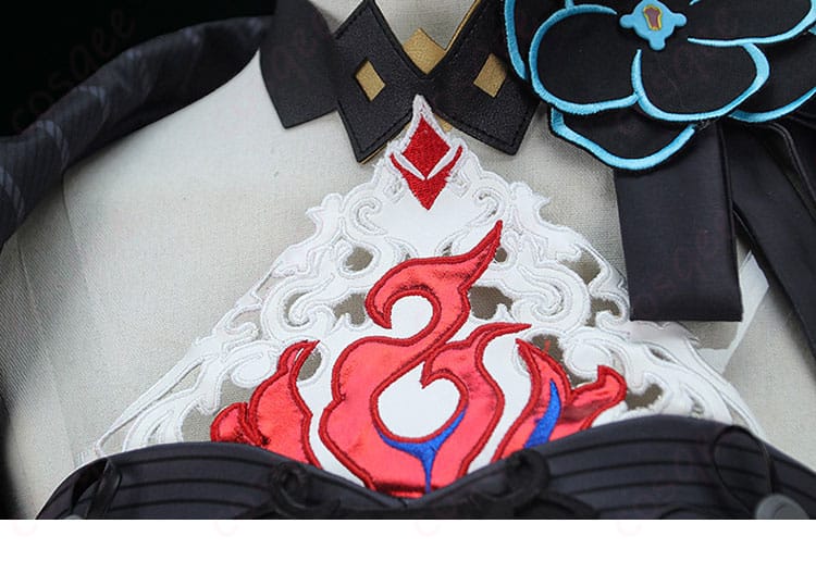 鎖暝コスプレ衣装の襟元に施された装飾