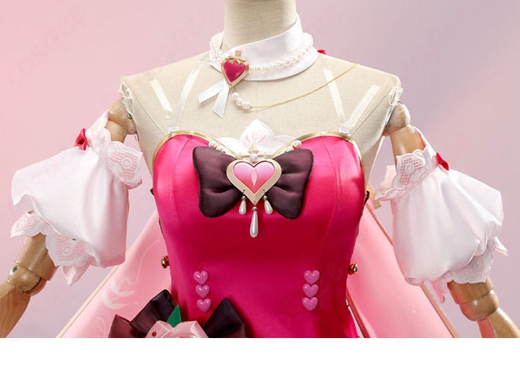 ヒアンシーのコスプレ衣装の襟元に施された装飾の詳細