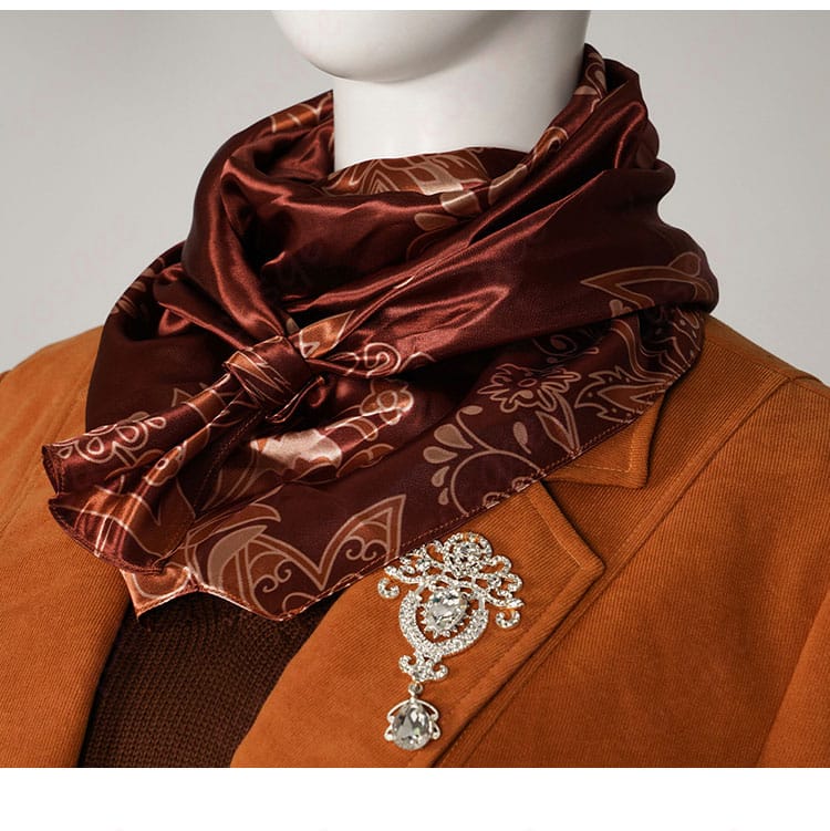 アシュリー・グラハム コスプレ ネックアクセサリー拡大|チェック柄スカーフの質感も忠実再現