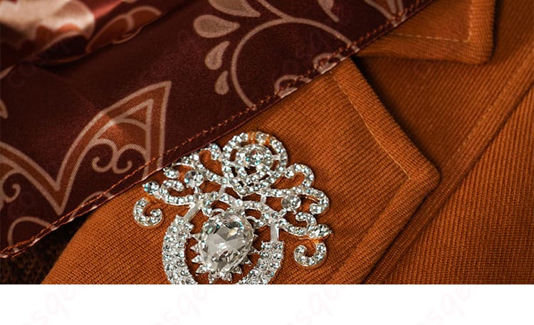 バイオハザードRE:4 コスプレ衣装 胸元&襟ディテール|刺繍入りベストで高級感アップ