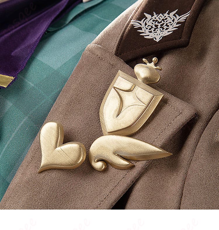 衣装の左側襟装飾の細部画像。細部まで再現されたディテール。