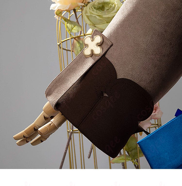 コスプレ衣装の袖口部分の装飾細部画像。ディテールが美しく再現されています。