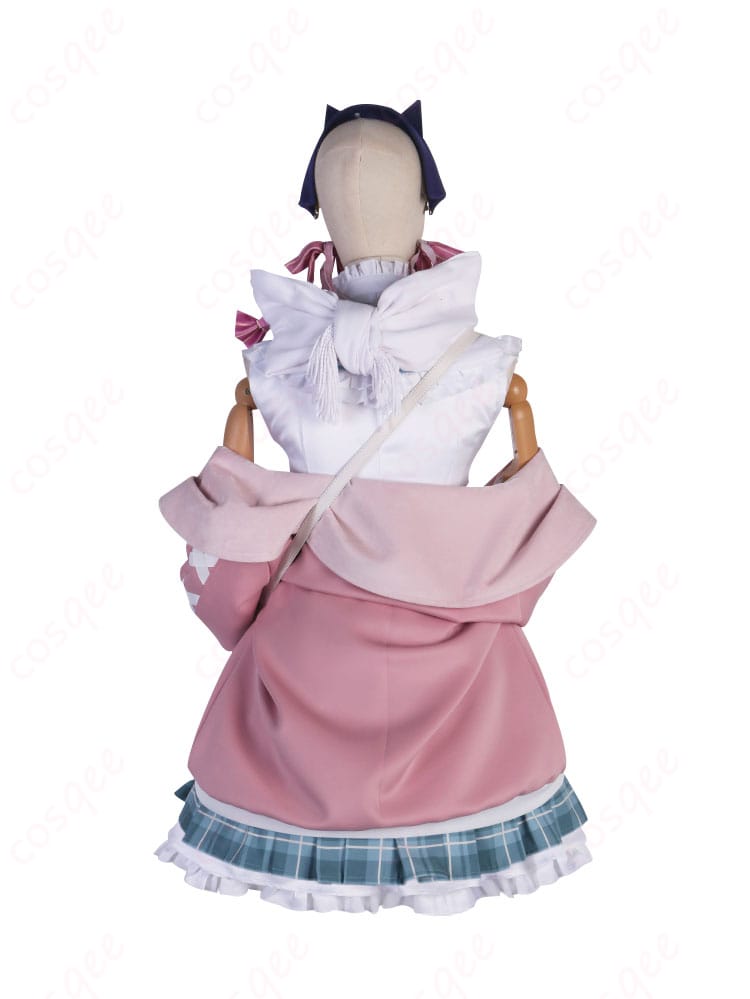 ミリー・パフェ冬服コスプレ衣装の背面画像。コートのディテールが美しく再現されています。