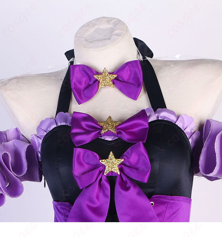 ほしな歌唄のコスプレ衣装、胸襟とネックレスの装飾細部。精緻な刺繍と装飾がキャラクターの魅力を引き立てます。