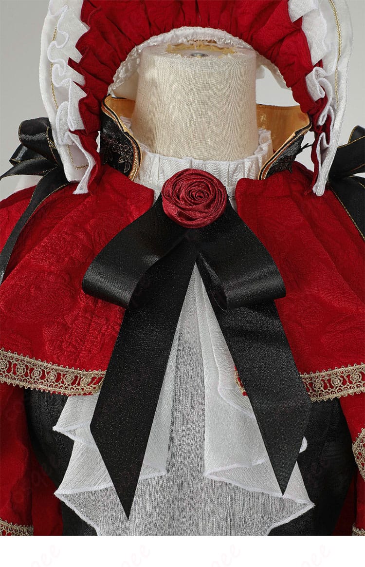 真紅 コスプレ衣装の衣領装飾の詳細。華やかな刺繍と高級感溢れるデザイン。