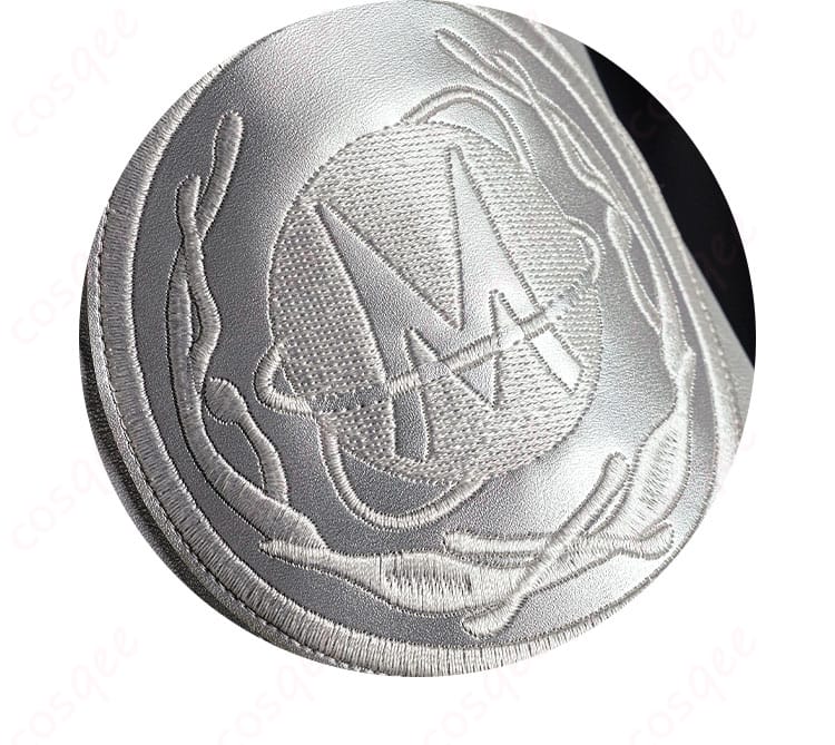 骨董商(戚十一) コスプレ衣装の肩部アイコンの装飾が美しい