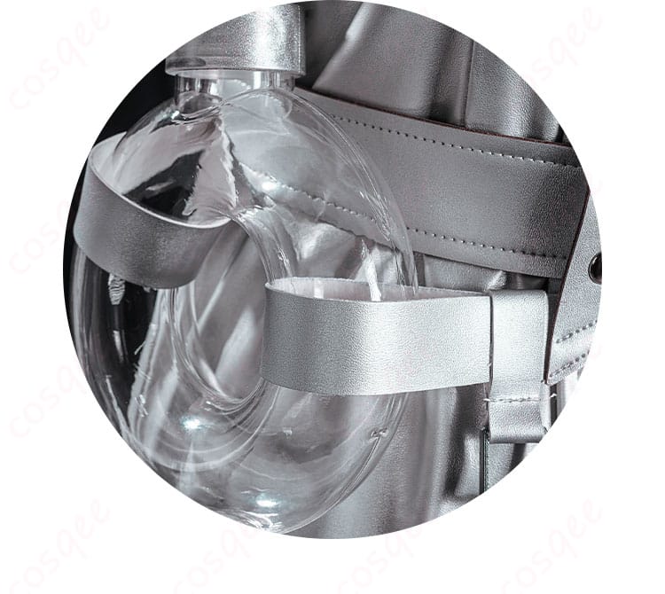 骨董商(戚十一) コスプレ衣装の右側輪環装飾が特徴的