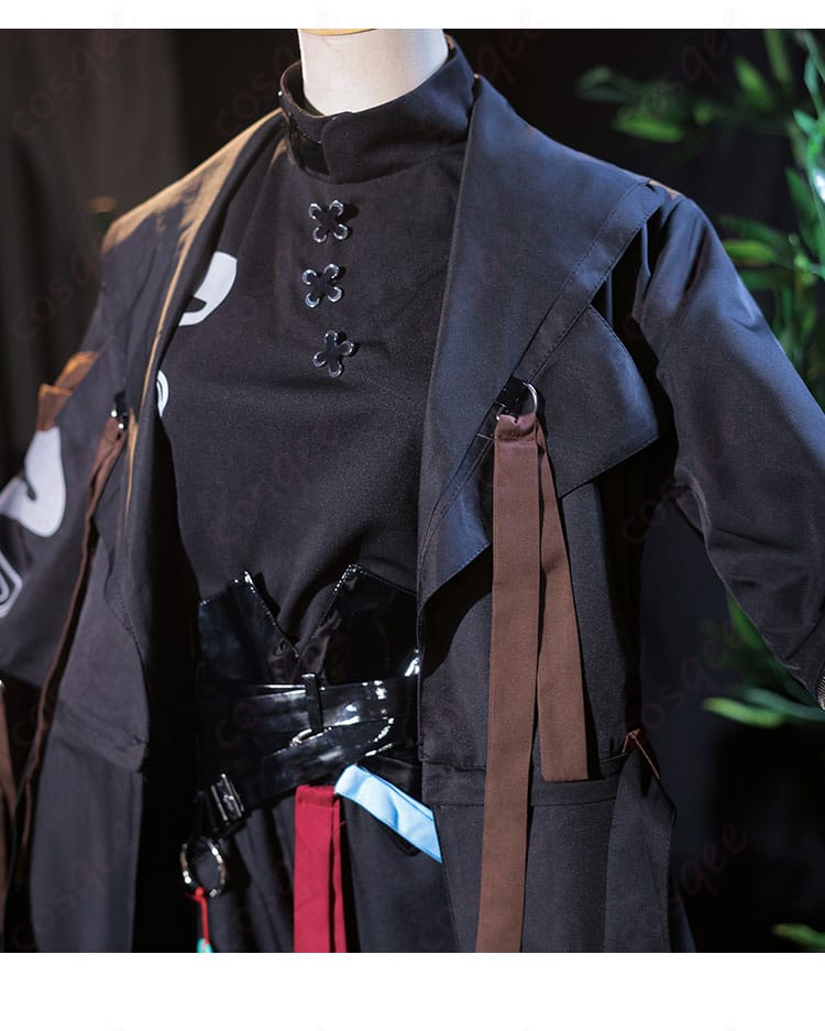 原神 魈 コスプレ衣装 正面装飾のディテール。胸元のアクセサリーが特徴的。