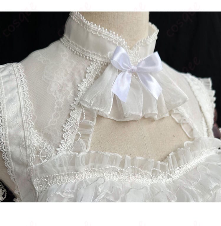 レディ・アヴァロン コスプレ衣装 つけ襟と襟元のディテール。精緻な刺繍と装飾が特徴です。