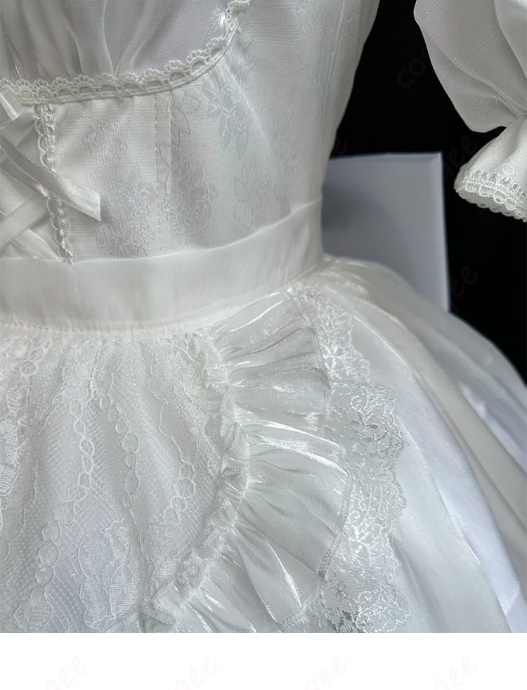 レディ・アヴァロン コスプレ衣装 腰部の蝶結び装飾。高級感あふれるデザインで、キャラクターの魅力を引き立てます。