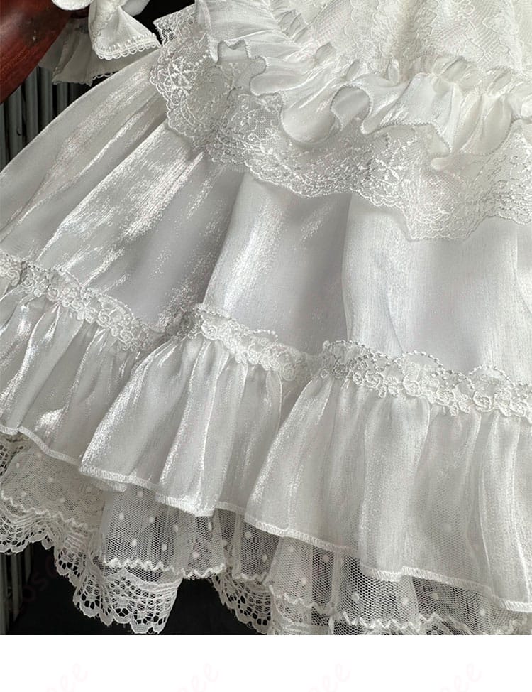 レディ・アヴァロン コスプレ衣装 スカートの裾飾り。美しいレースと刺繍が、衣装のアクセントを加えています。