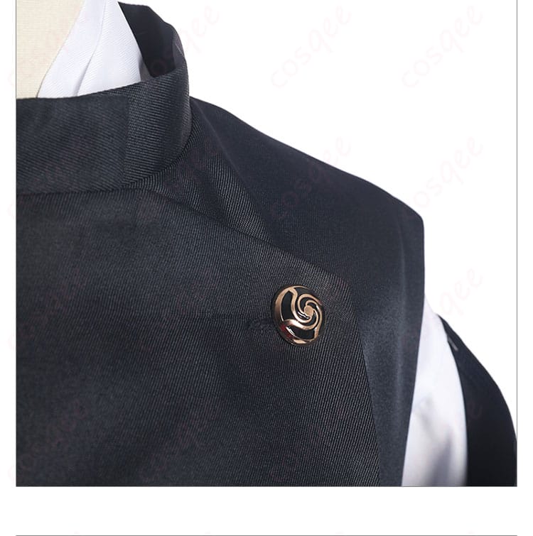 コスプレ衣装の衣襟と肩部分のボタン、完璧に再現されたディテール