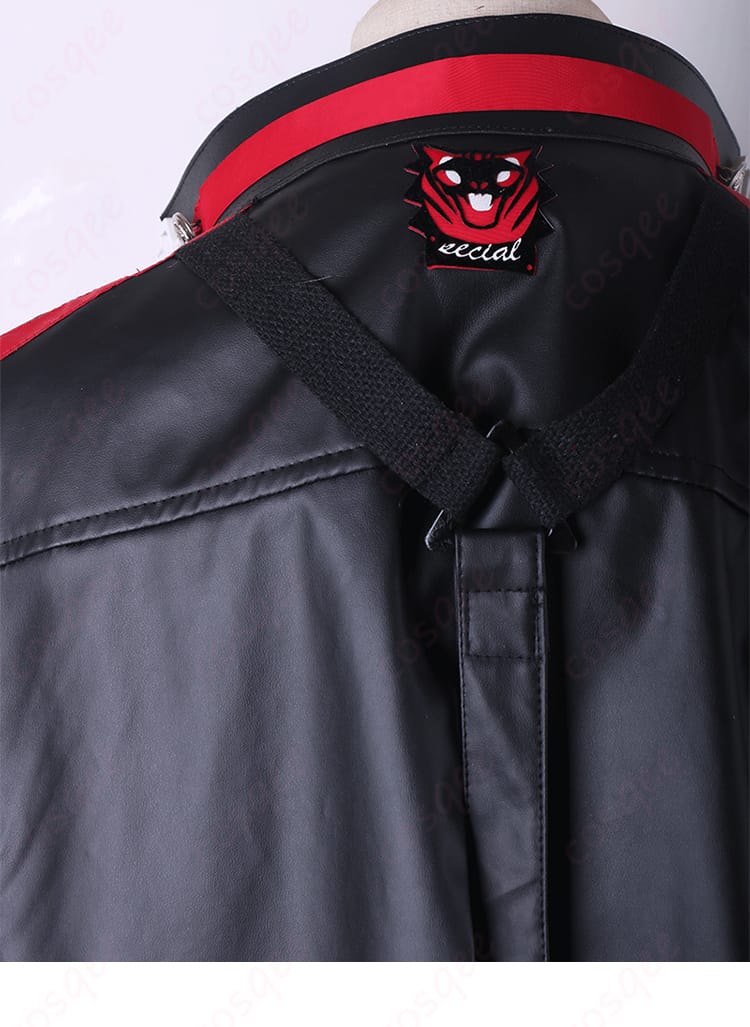 衣装の背面と後襟のデザイン。キャラクターの印象的な部分を忠実に再現。