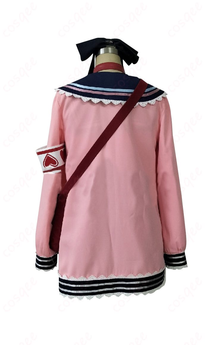 魔界ノりりむ コスプレ衣装 セーラー服の背面画像。背中のデザインとシルエットが美しく再現されています。