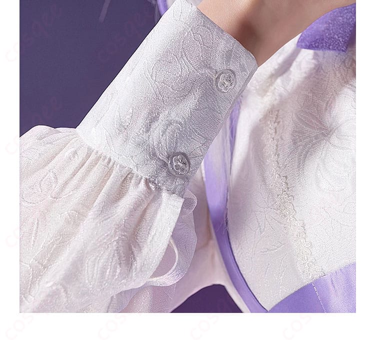 エミリア コスプレ衣装の袖の装飾。袖のボタンや装飾の細かいディテールを示す画像。