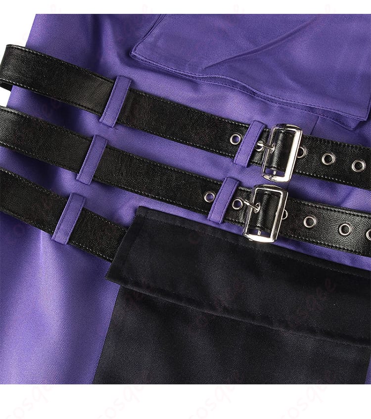 リクのコスプレ衣装のパンツに施された装飾の詳細。キャラクターの特徴的な装飾がしっかり表現されています。