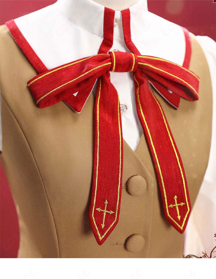 コスプレ衣装の紅色のリボンと蝶結び。遠坂凛の制服の特徴的なディテール。