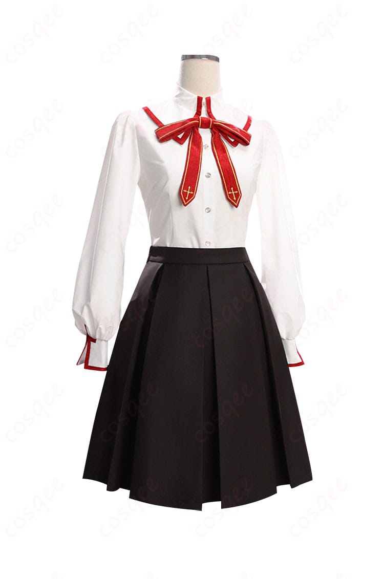 コスプレ衣装の内側に着用する白いシャツ。正面のディテールを確認できます。