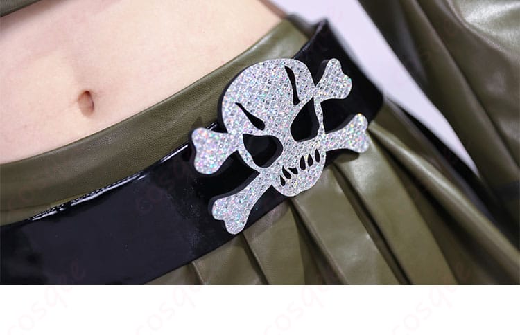 クローム 髑髏 コスプレ衣装の腰部に付けられた装飾的な皮ベルトのディテール。キャラクターの特徴を忠実に再現。