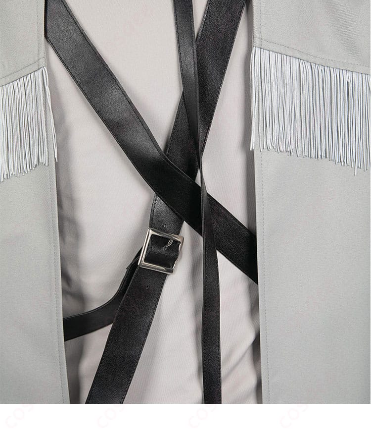 ヴィアベルコスプレ衣装の正面装飾の詳細。刺繍や装飾が鮮明に再現されている。