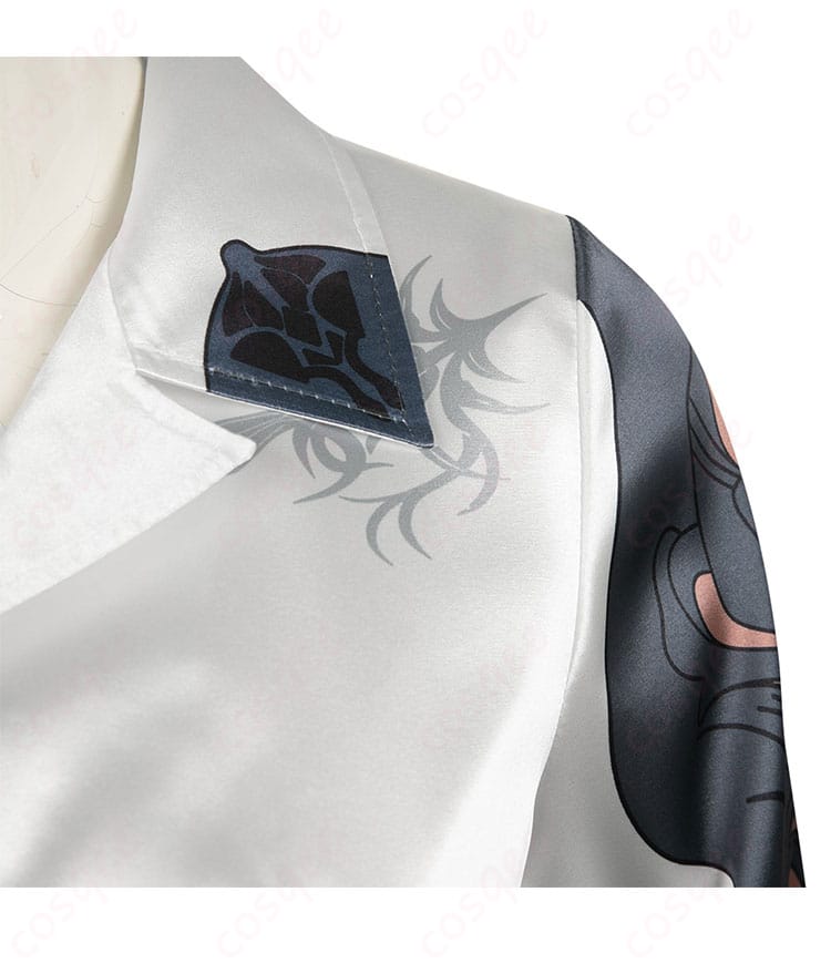 風間準のコスプレ衣装の衣領装飾細部。刺繍や装飾が美しく、完璧な再現度。