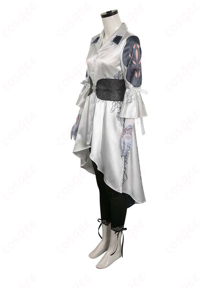 風間準のコスプレ衣装の側面図。精緻なデザインと高品質な素材が特徴です。