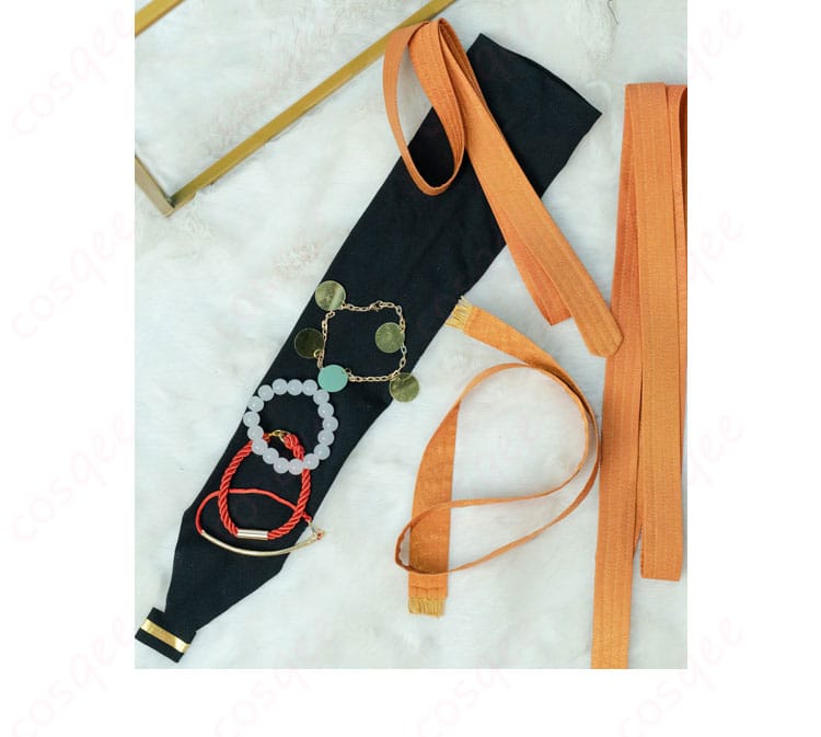 コスプレ衣装に含まれるアクセサリー類。全セット内容が確認できます。