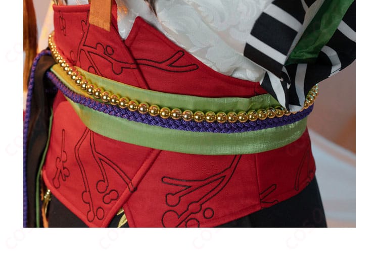 腰部分のベルト装飾。細かいディテールまで忠実に再現。