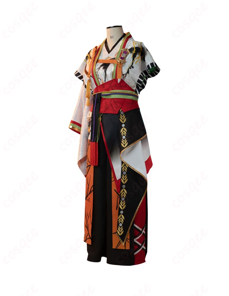 コスプレ衣装の側面。スムーズなラインと細部までこだわったデザインが特徴。