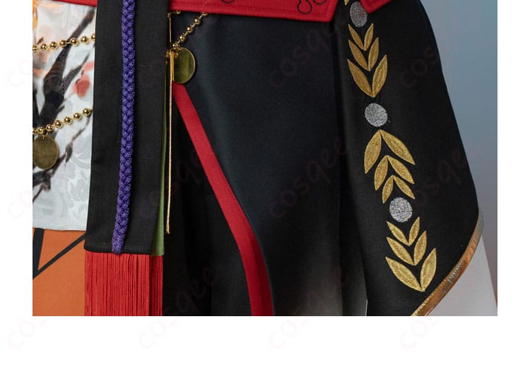 衣装の裾部分の装飾。細部まで美しくデザインされています。