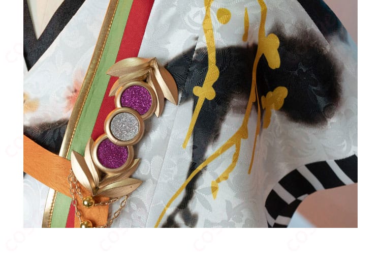 胸元の装飾部分。しっかりとした刺繍でキャラクターの特徴を表現。