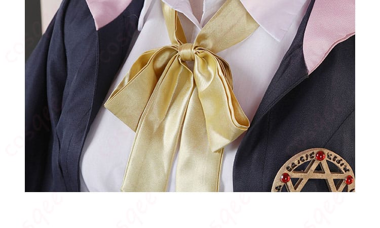 イレイナ コスプレ衣装の衣領部分の装飾。細かい刺繍とアクセサリーが魅力。