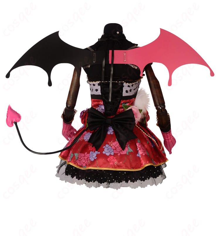 衣装の背面全体画像。背面のデザインやフィット感をチェックできます。