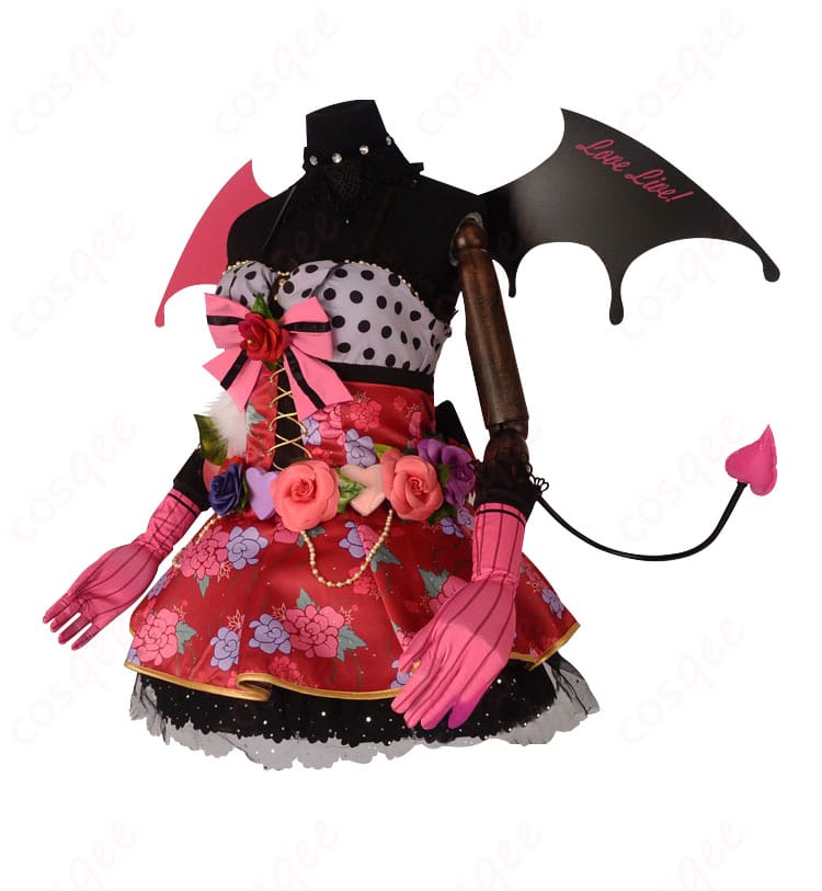 コスプレ衣装の側面を詳細に映した画像。衣装の美しいラインとデザインを確認できます。