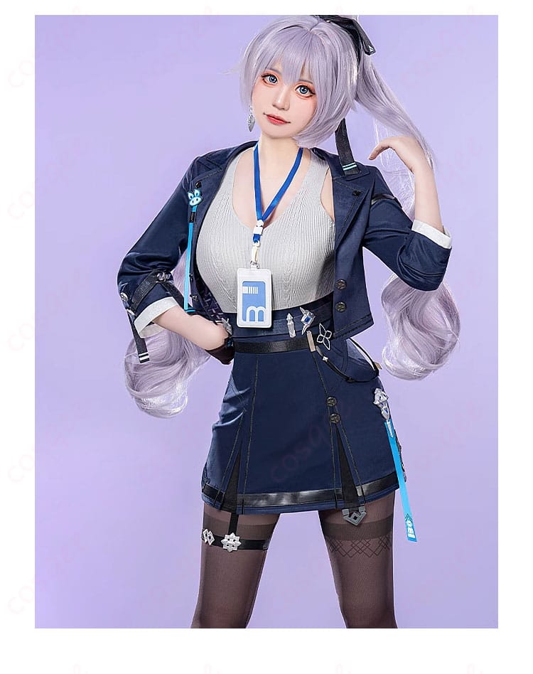 ブローニャ・ザイチクの「非凡な態度」衣装を着た人物の姿を詳細に表現。