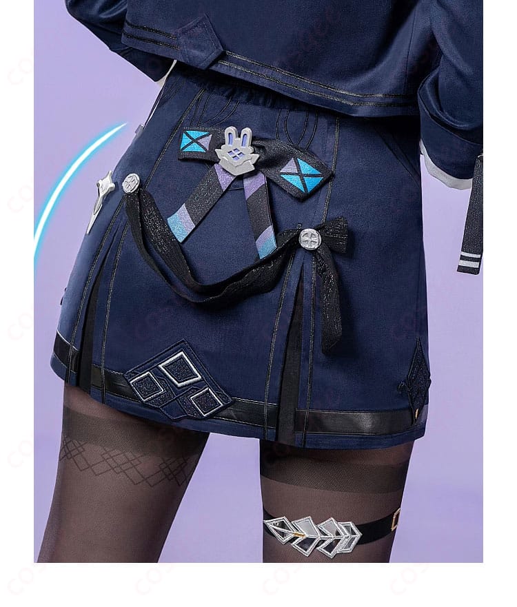 パンツの背面部分の装飾ディテールを詳しく展示、こだわりのデザイン。