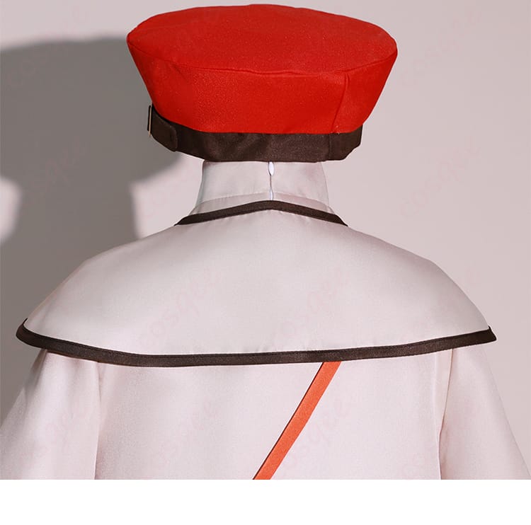 アーニャ・フォージャーのコスプレ衣装の背面、袖と肩部分のディテール。360度楽しめるデザイン。