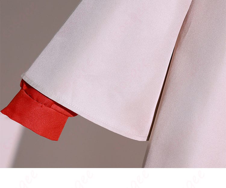 アーニャ・フォージャーのコスプレ衣装の袖部分のディテール。着心地も重視したデザイン。